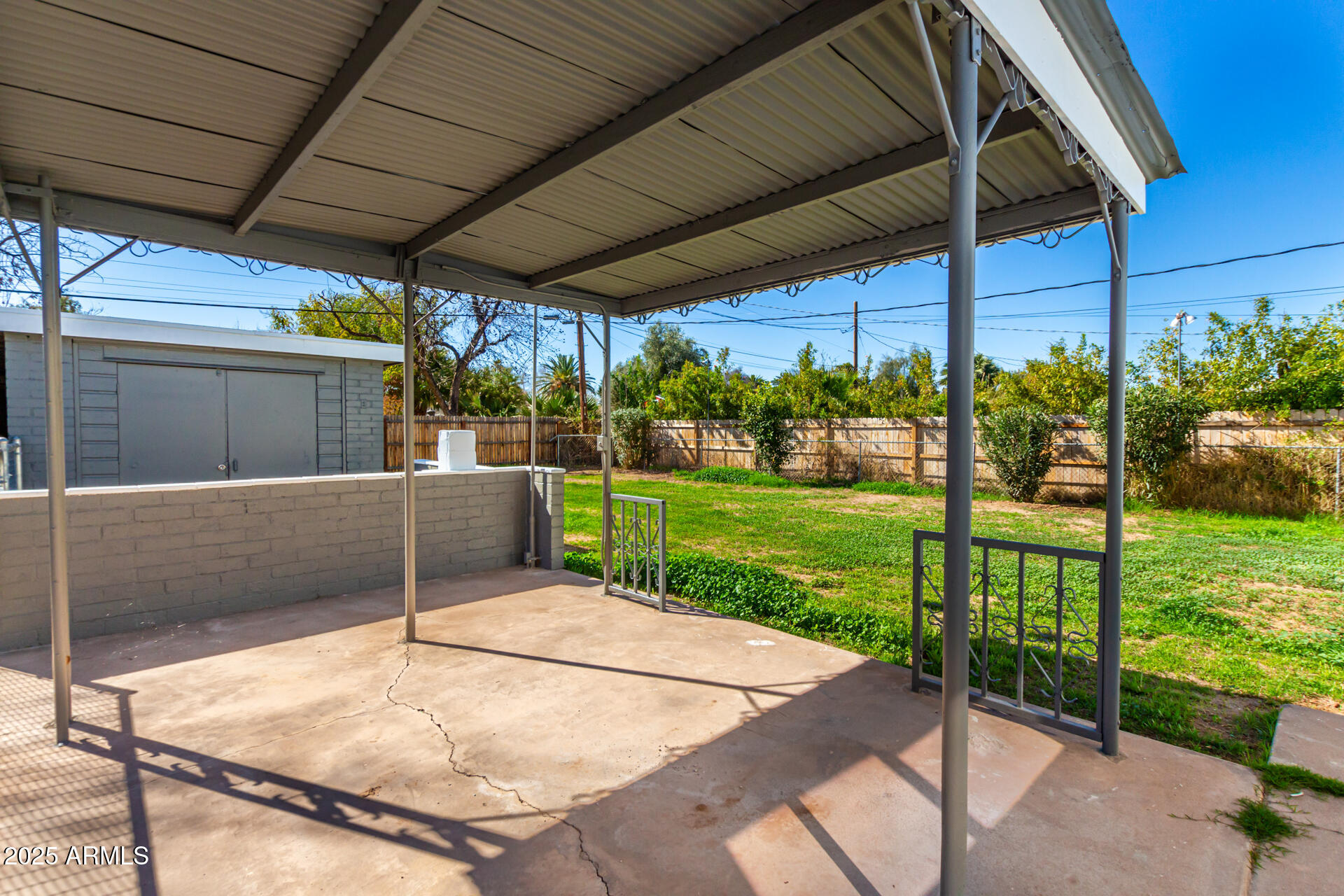 1401 East Osborn Road Phoenix, AZ 85014 - Photo 32 of 36 a view of a backyard with table and chairs under an umbrella