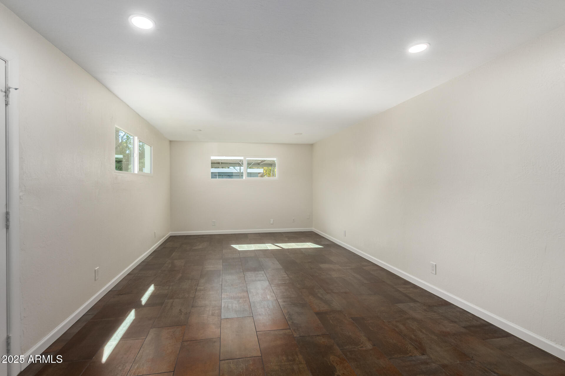 1401 East Osborn Road Phoenix, AZ 85014 - Photo 8 of 36 an empty room with a empty space and window