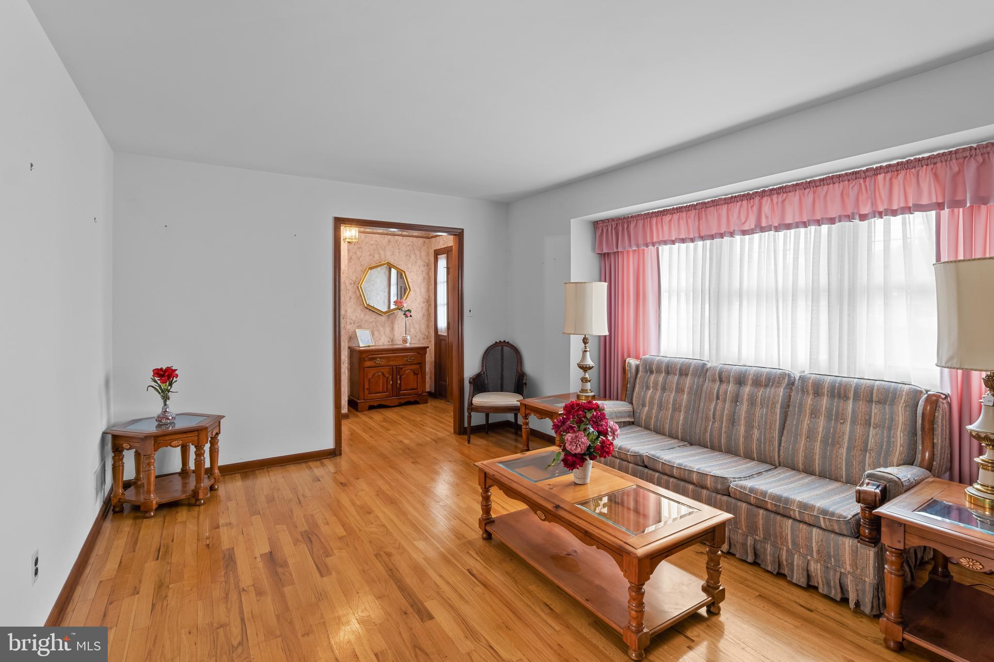 30 Stardust Drive Newark, DE 19702 - Photo 19 of 53 a living room with furniture and a wooden floor