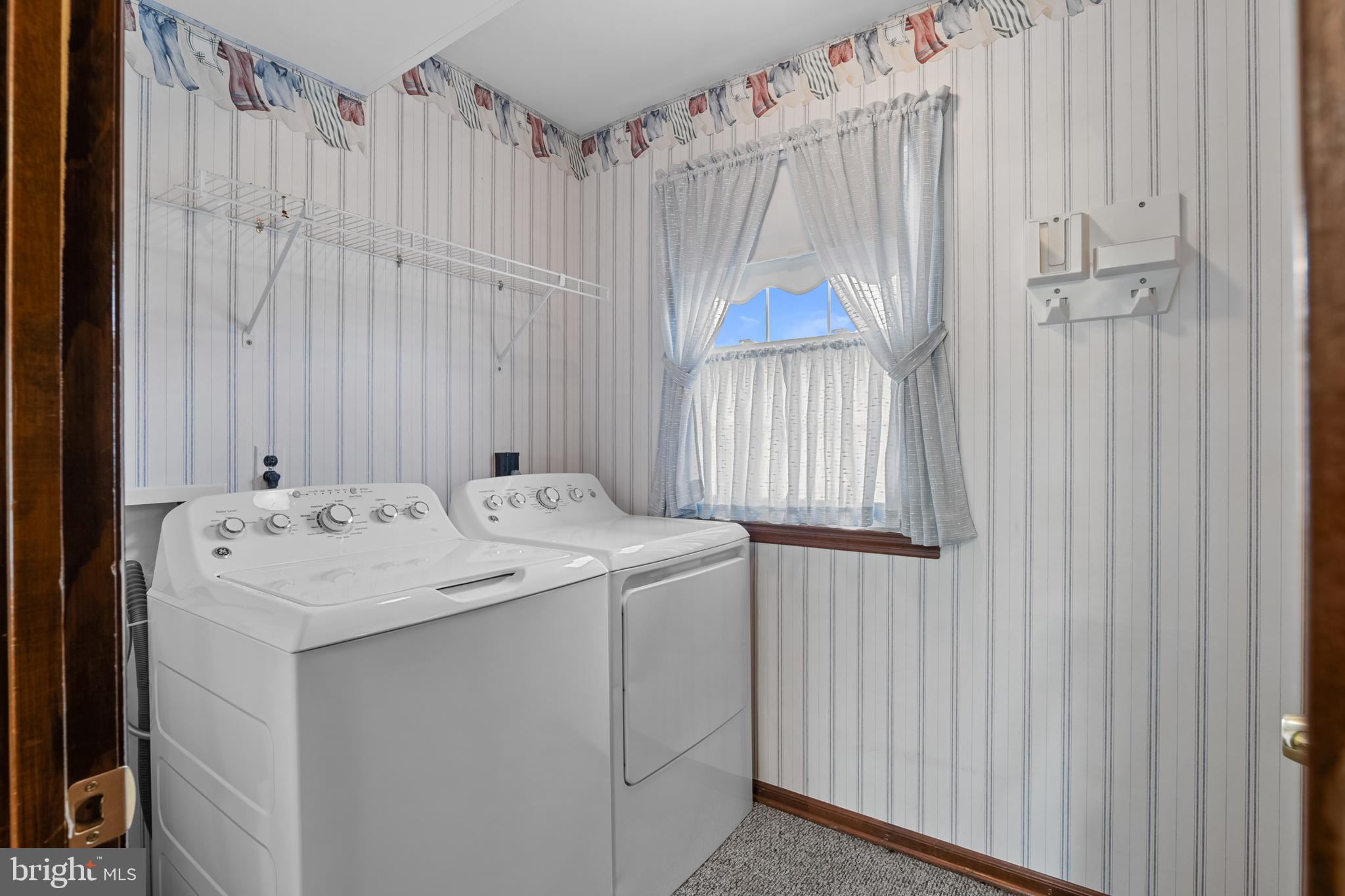 30 Stardust Drive Newark, DE 19702 - Photo 30 of 53 a utility room with dryer and washer