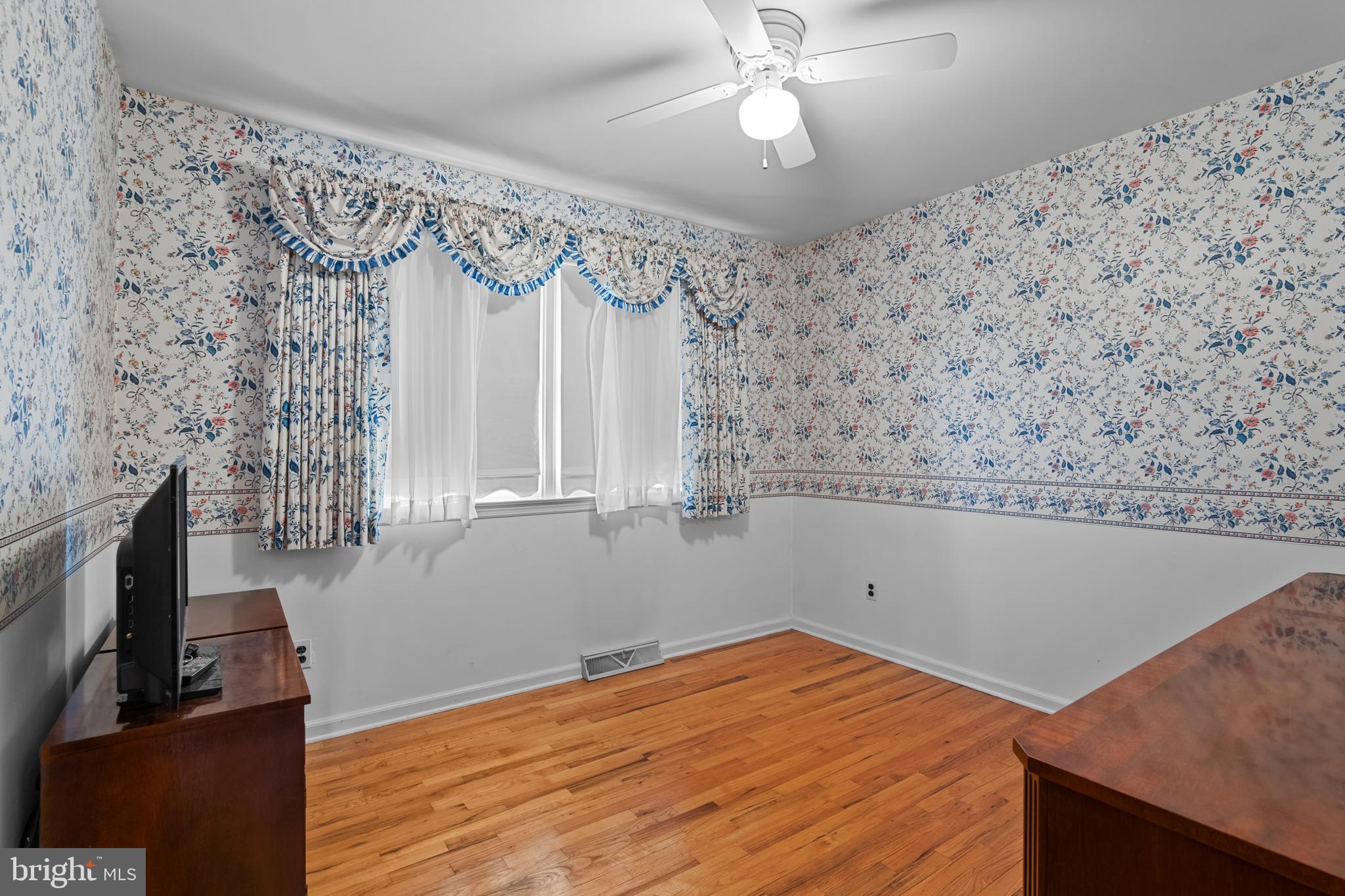 30 Stardust Drive Newark, DE 19702 - Photo 41 of 53 a view of a livingroom with wooden floor and a ceiling fan