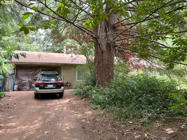 a view of a car in front of a house