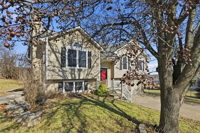 $299,999 | 1214 Southwest Windcrest Court, Grain Valley, MO 64029