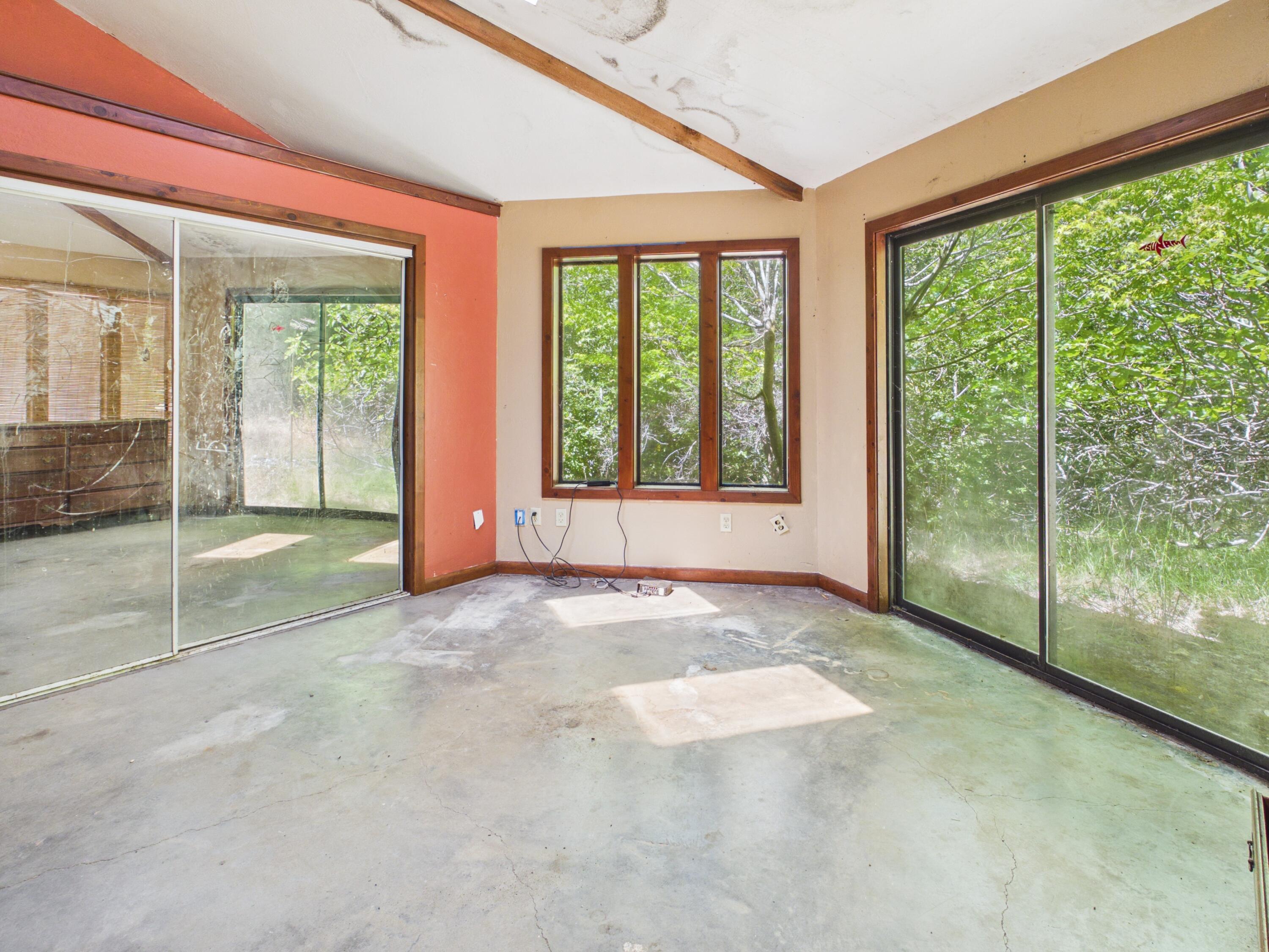 1055 Goodman Ranch Road Garberville, CA 95542 - Photo 18 of 63