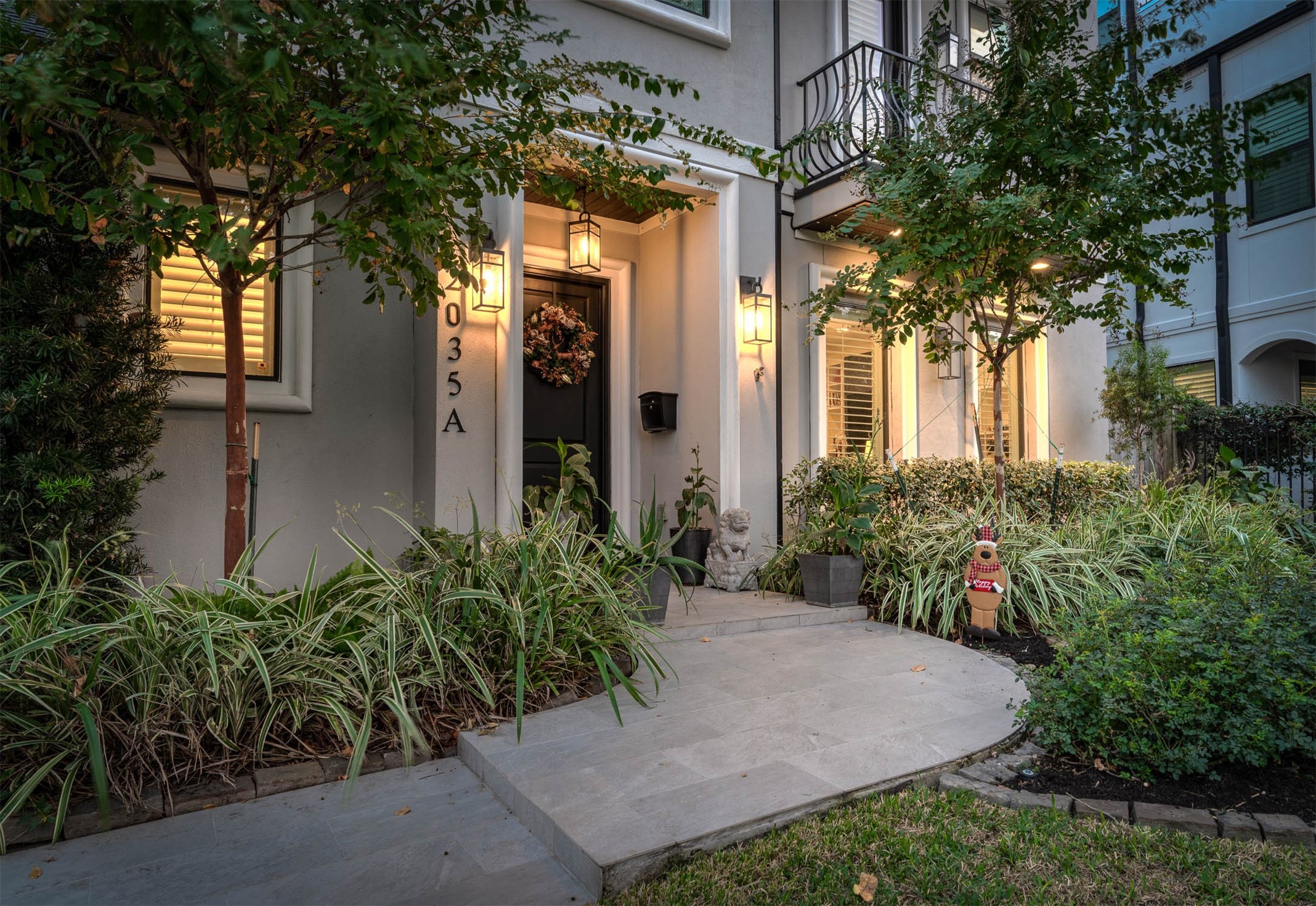 2035 Sheridan Street, Unit A Houston, TX 77030 - Photo 2 of 41 front view of a house with a small yard