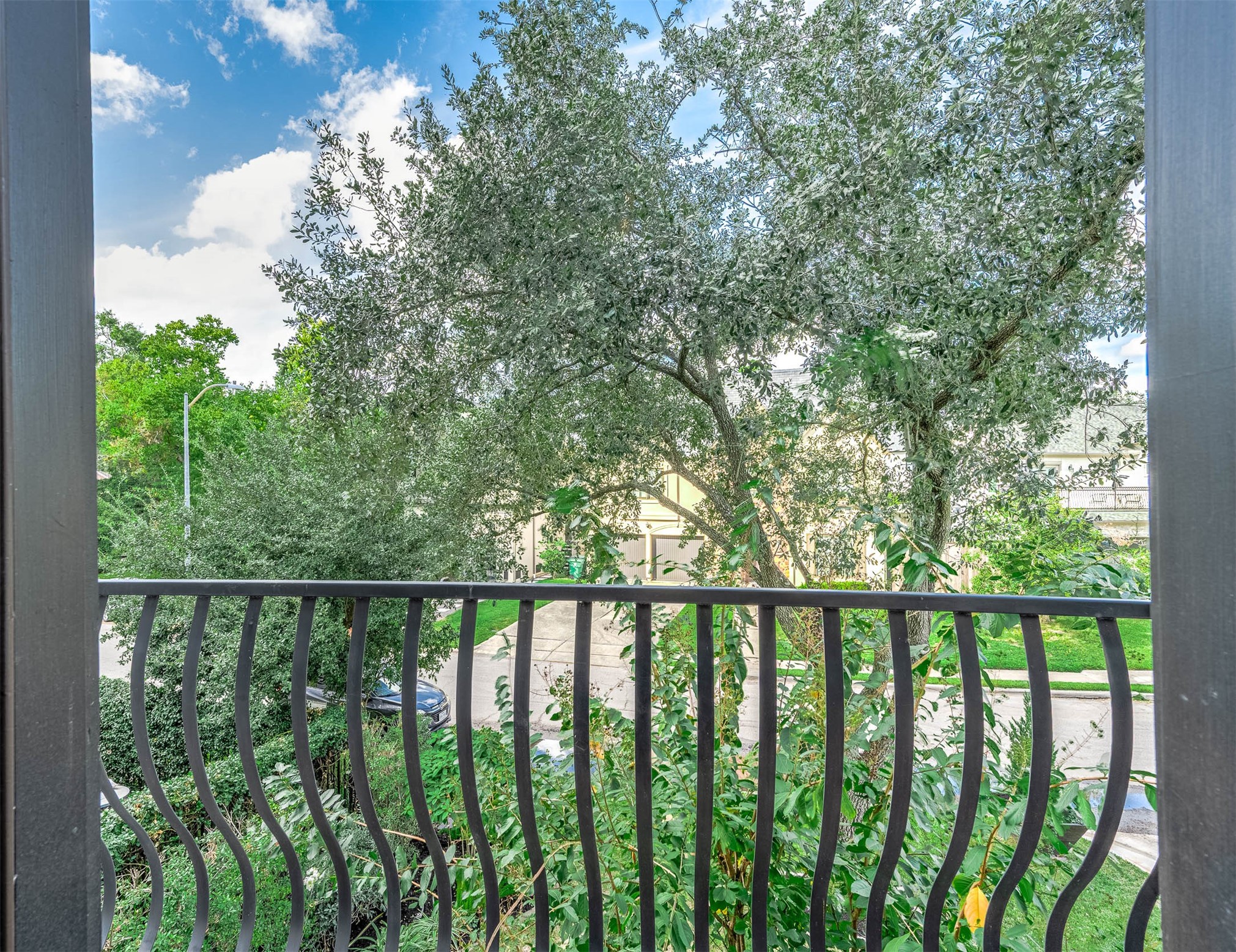 2035 Sheridan Street, Unit A Houston, TX 77030 - Photo 31 of 41 a view of a balcony with a pot