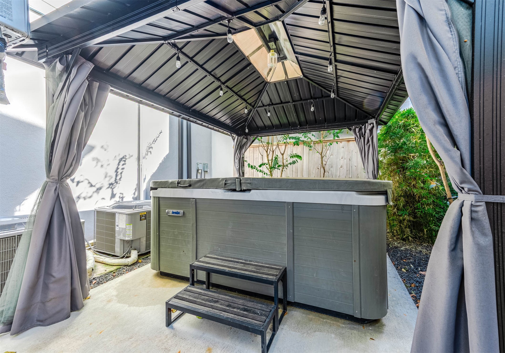 2035 Sheridan Street, Unit A Houston, TX 77030 - Photo 38 of 41 a view of outdoor space with porch
