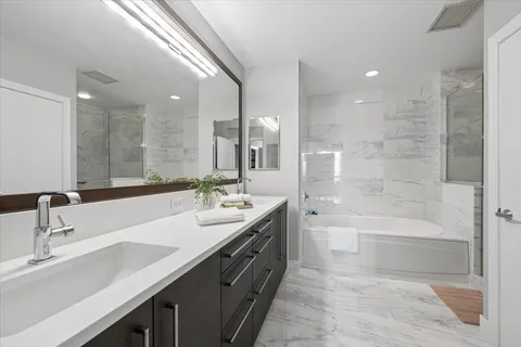 $1,055,000 | 1201 South Prairie Avenue, Unit 803, Chicago, IL 60605