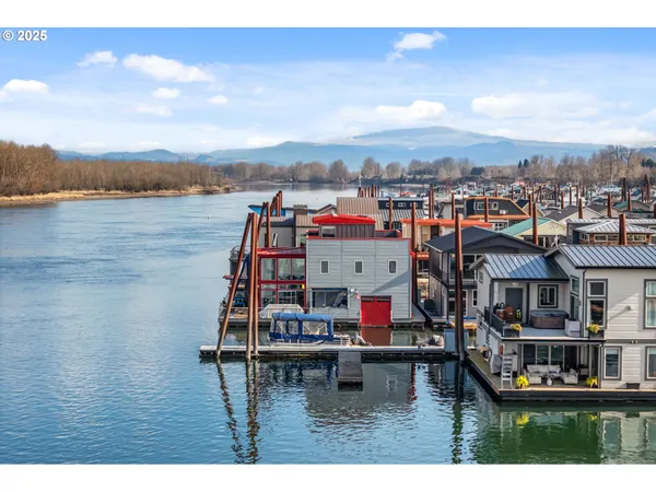 $750,000 | 18525 Northeast Marine Drive, Unit E10, Portland, OR 97230