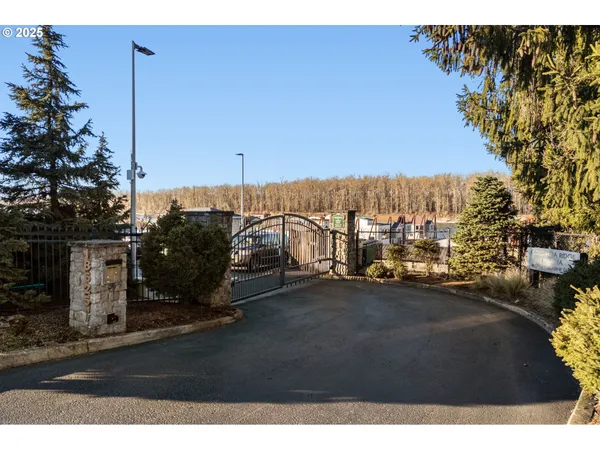 $750,000 | 18525 Northeast Marine Drive, Unit E10, Portland, OR 97230