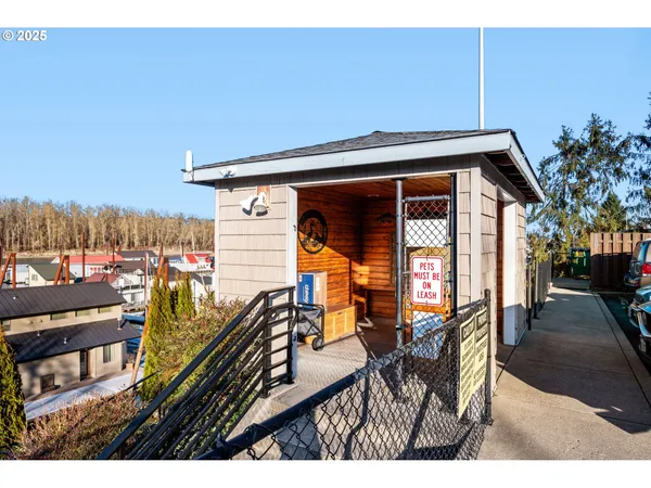 $750,000 | 18525 Northeast Marine Drive, Unit E10, Portland, OR 97230