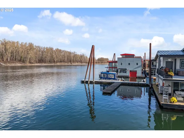 $750,000 | 18525 Northeast Marine Drive, Unit E10, Portland, OR 97230