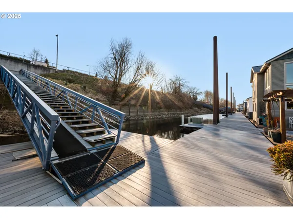 $750,000 | 18525 Northeast Marine Drive, Unit E10, Portland, OR 97230