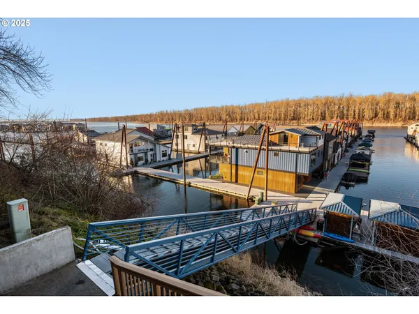 $750,000 | 18525 Northeast Marine Drive, Unit E10, Portland, OR 97230