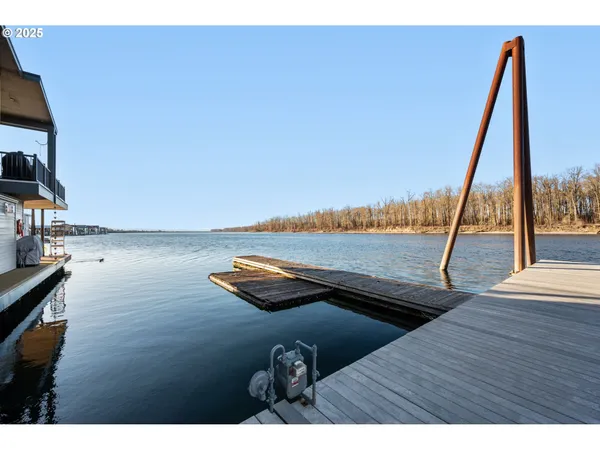 $750,000 | 18525 Northeast Marine Drive, Unit E10, Portland, OR 97230