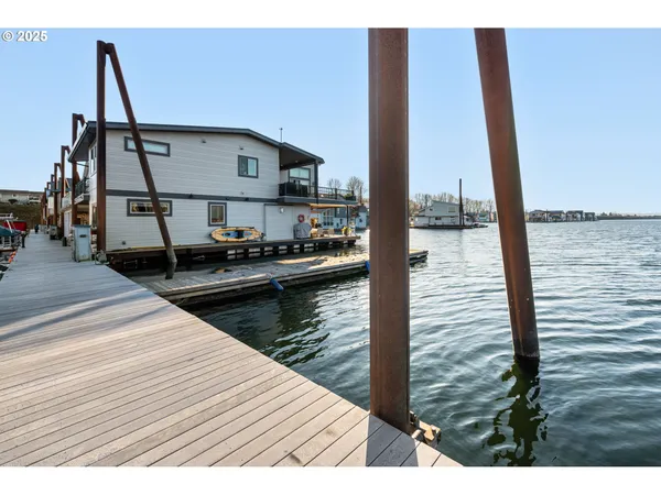 $750,000 | 18525 Northeast Marine Drive, Unit E10, Portland, OR 97230