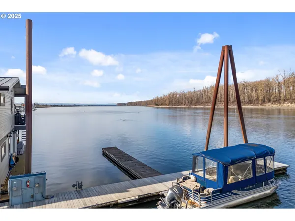 $750,000 | 18525 Northeast Marine Drive, Unit E10, Portland, OR 97230