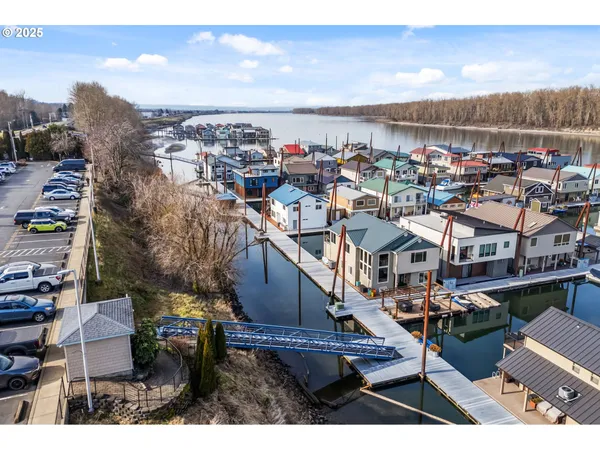 $750,000 | 18525 Northeast Marine Drive, Unit E10, Portland, OR 97230