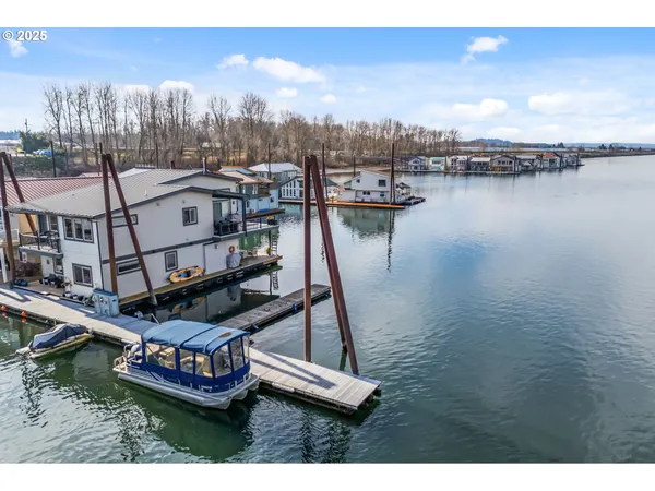 $750,000 | 18525 Northeast Marine Drive, Unit E10, Portland, OR 97230