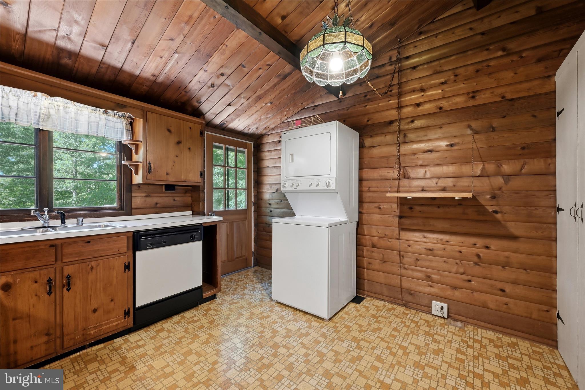 198 Spruce Road Front Royal, VA 22630 - Photo 36 of 59 Kitchen