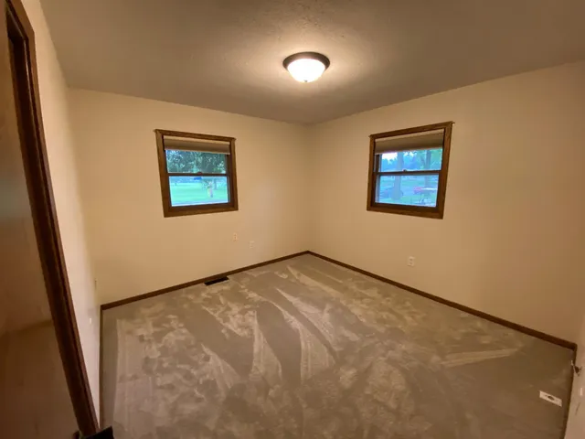 $194,900 | 220 South 2nd Street, Bird Island, MN 55310