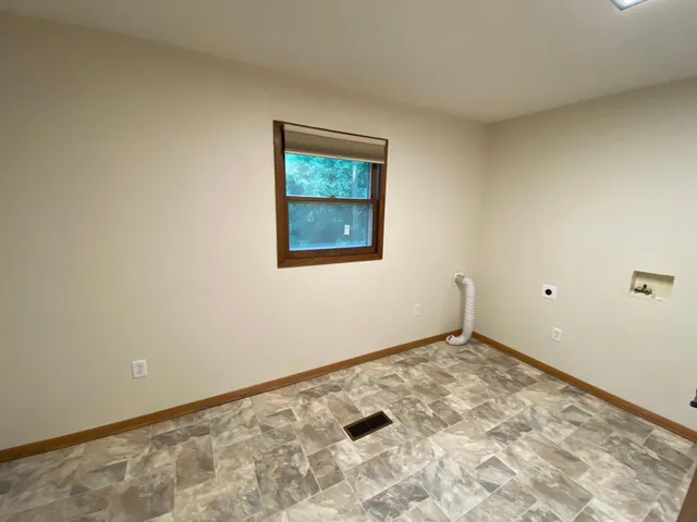 $194,900 | 220 South 2nd Street, Bird Island, MN 55310