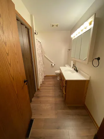 $194,900 | 220 South 2nd Street, Bird Island, MN 55310