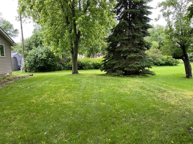 $194,900 | 220 South 2nd Street, Bird Island, MN 55310