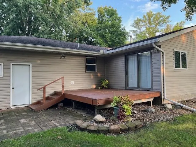 $194,900 | 220 South 2nd Street, Bird Island, MN 55310