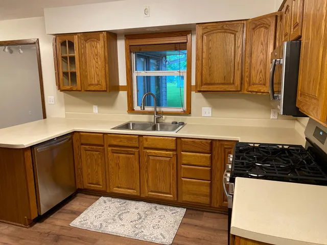 $194,900 | 220 South 2nd Street, Bird Island, MN 55310