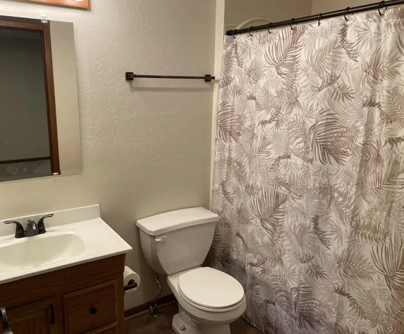 $194,900 | 220 South 2nd Street, Bird Island, MN 55310