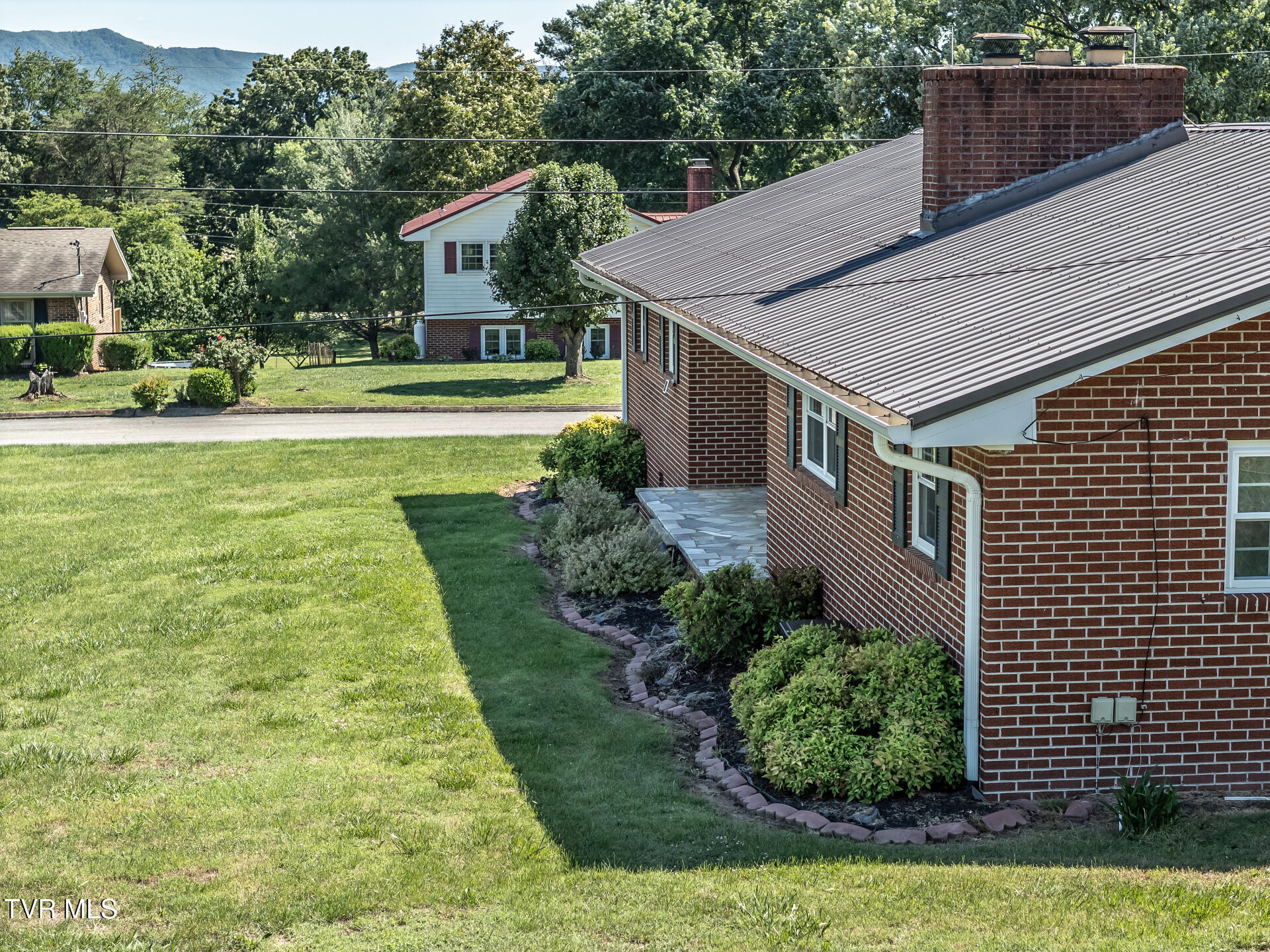 970 Sioux Trail Greeneville, TN 37743 - Photo 4 of 66 970SiouxTrailG_065