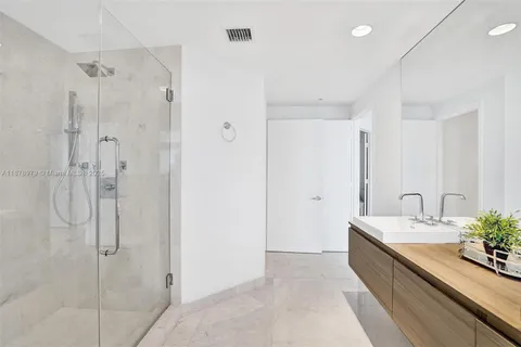 $1,099,000 | 17301 Biscayne Boulevard, Unit 1207, North Miami Beach, FL 33160