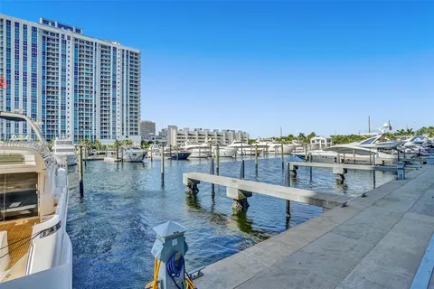 $1,099,000 | 17301 Biscayne Boulevard, Unit 1207, North Miami Beach, FL 33160