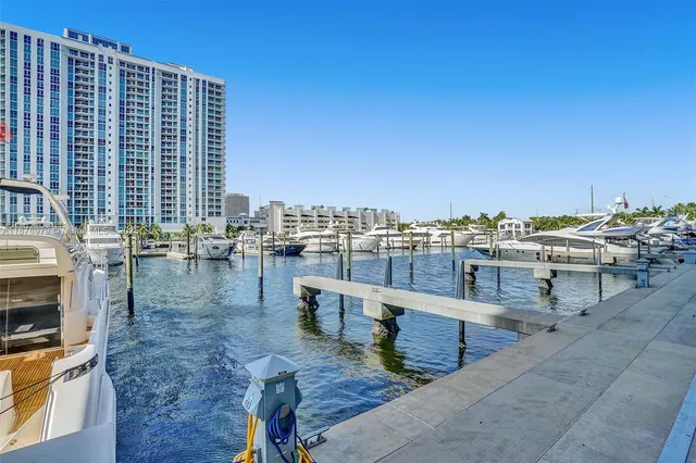 $1,099,000 | 17301 Biscayne Boulevard, Unit 1207, North Miami Beach, FL 33160