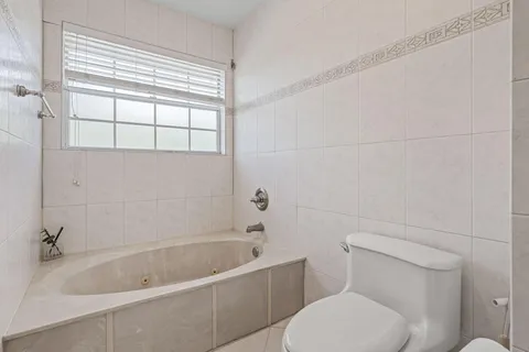 $749,999 | 4825 Northwest 98th Place, Doral, FL 33178