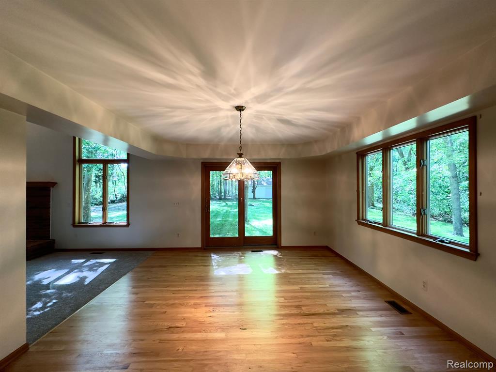 20450 Wahrman Road New Boston, MI 48164 - Photo 11 of 39 Gallery Image 11