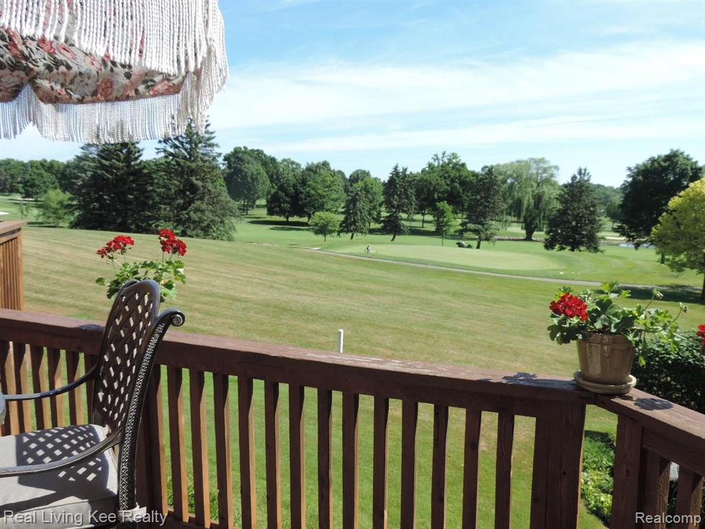 980 Golfview Court Rochester Hills, MI 48307 - Photo 3 of 43