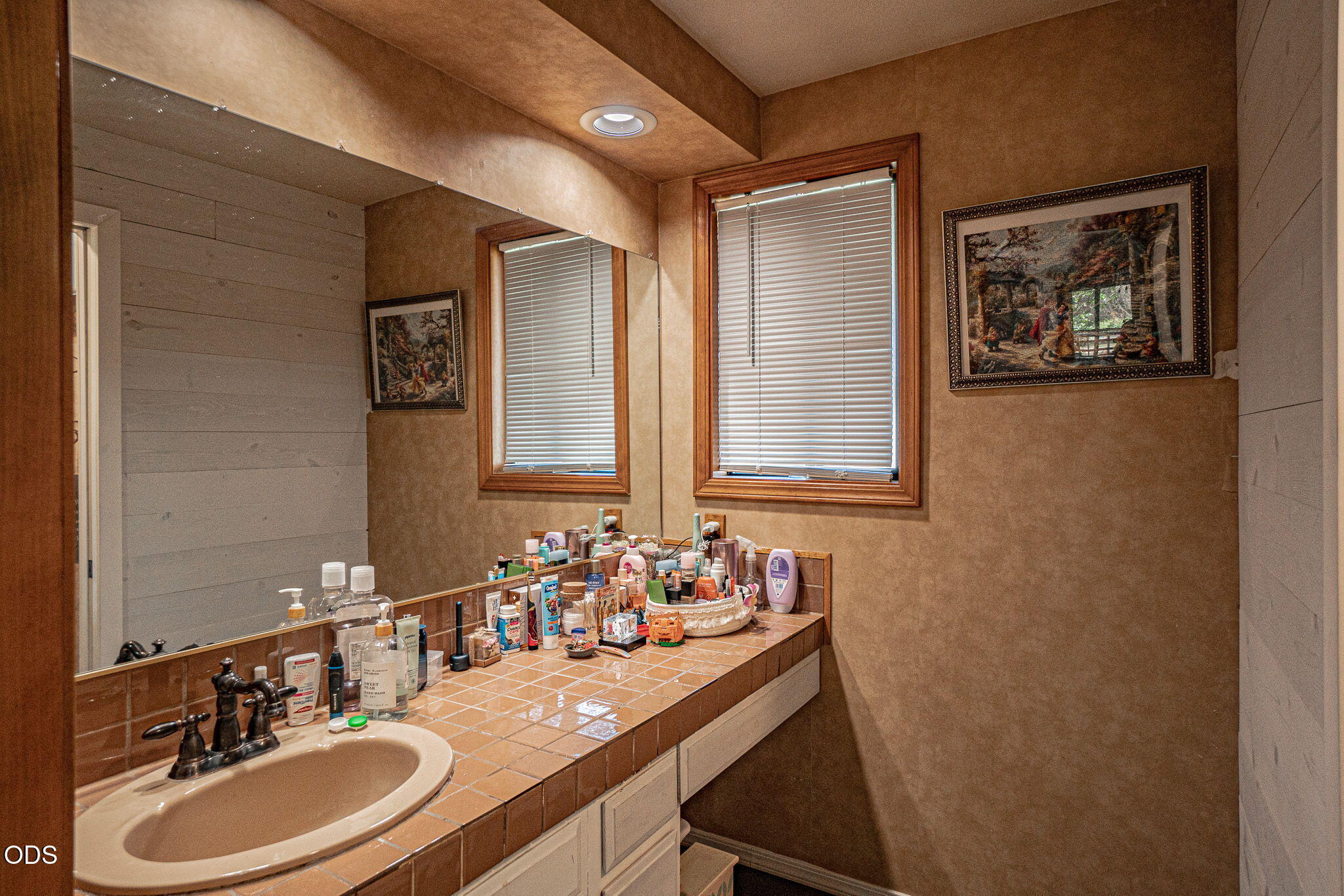 5247 Dobrot Way Central Point, OR 97502 - Photo 15 of 34