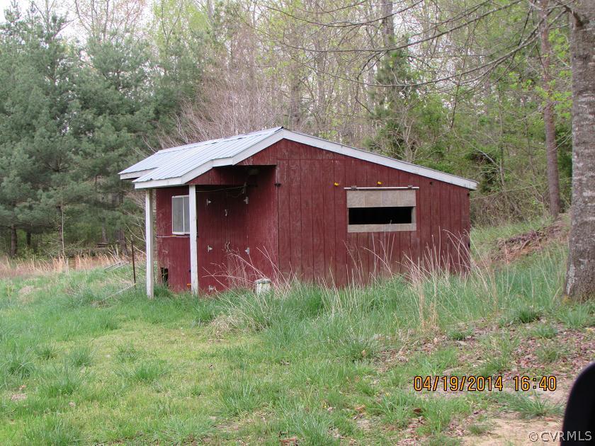 2958 Briery Road Keysville, VA 23947 - Photo 4 of 9 a backyard of a house with lots of green space
