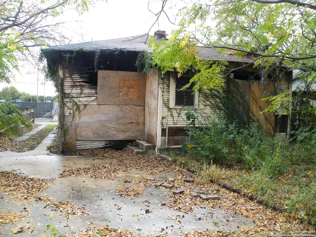 a view of a house with a tree