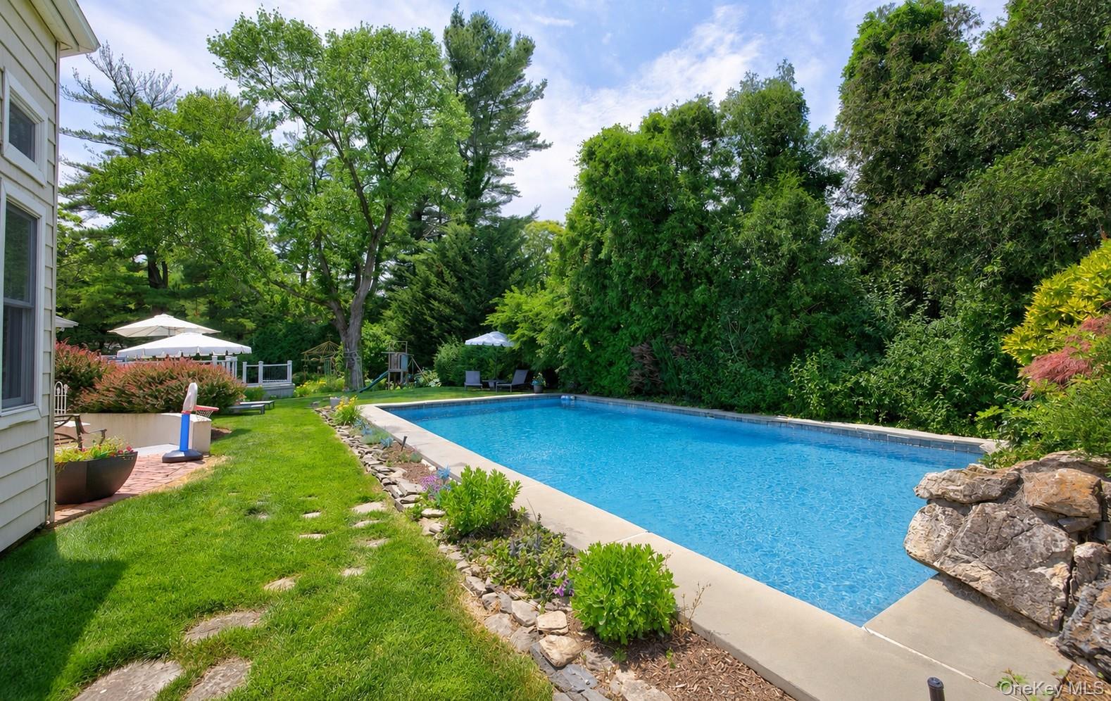 81 Lawrence Hill Road Huntington, NY 11743 - Photo 34 of 42