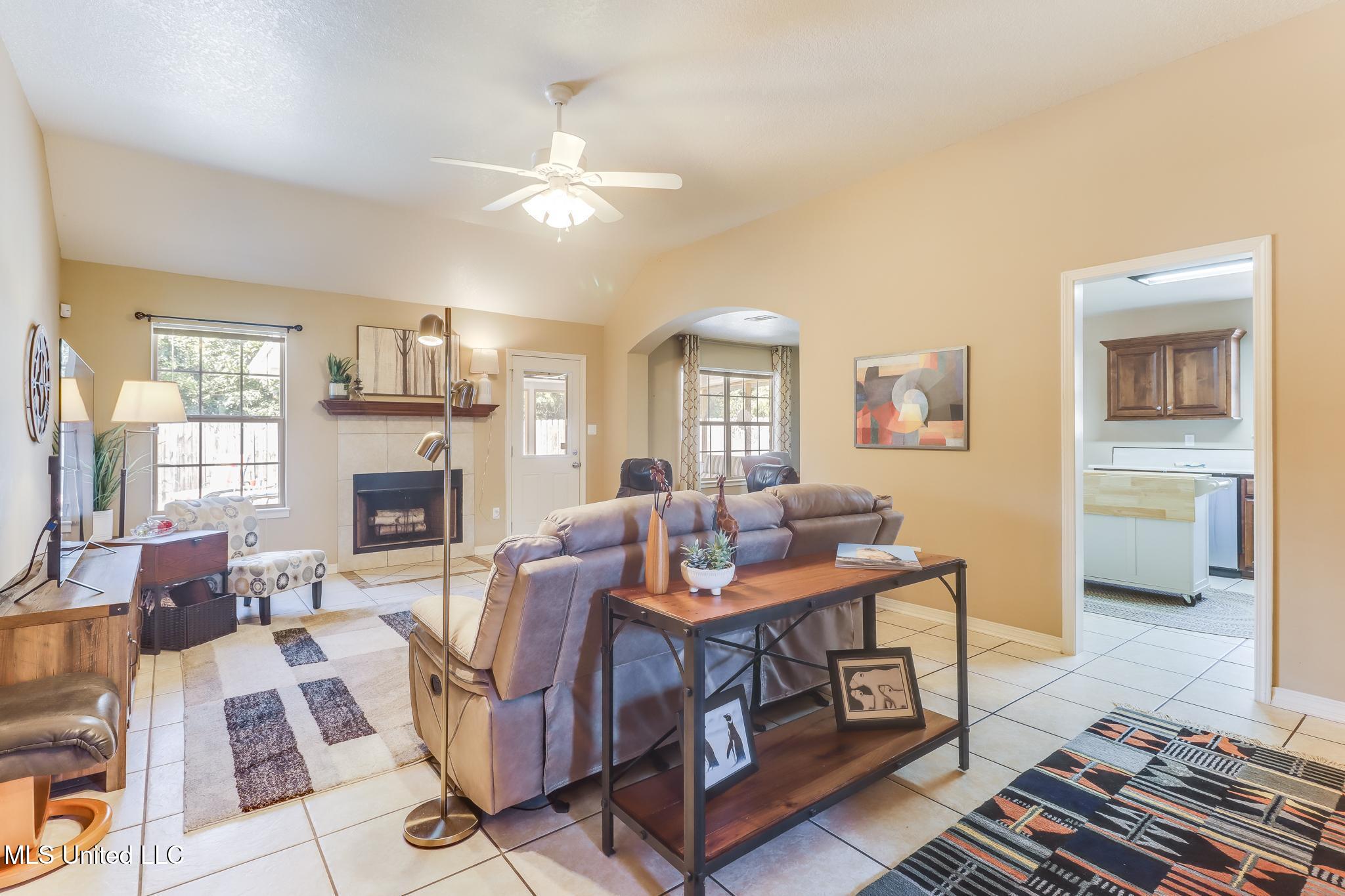 2558 Rue Palafox Biloxi, MS 39531 - Photo 3 of 26 IMG_1747