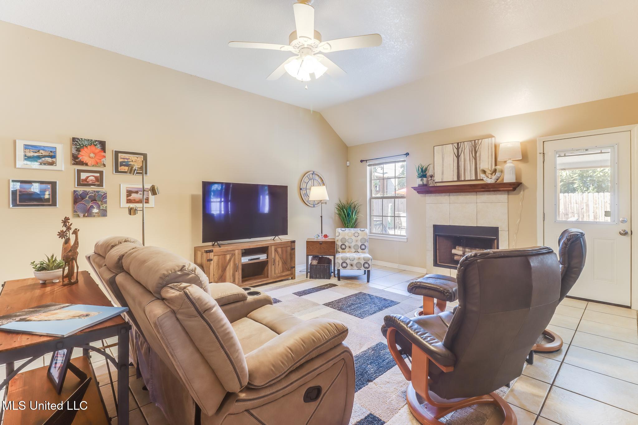 2558 Rue Palafox Biloxi, MS 39531 - Photo 4 of 26 IMG_1750