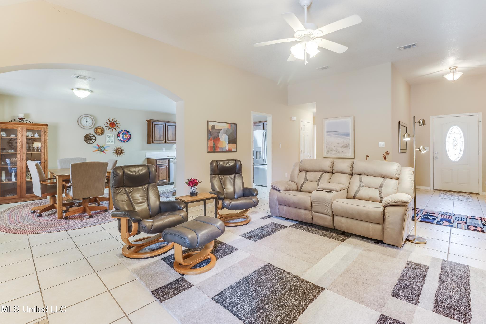 2558 Rue Palafox Biloxi, MS 39531 - Photo 5 of 26 IMG_1756