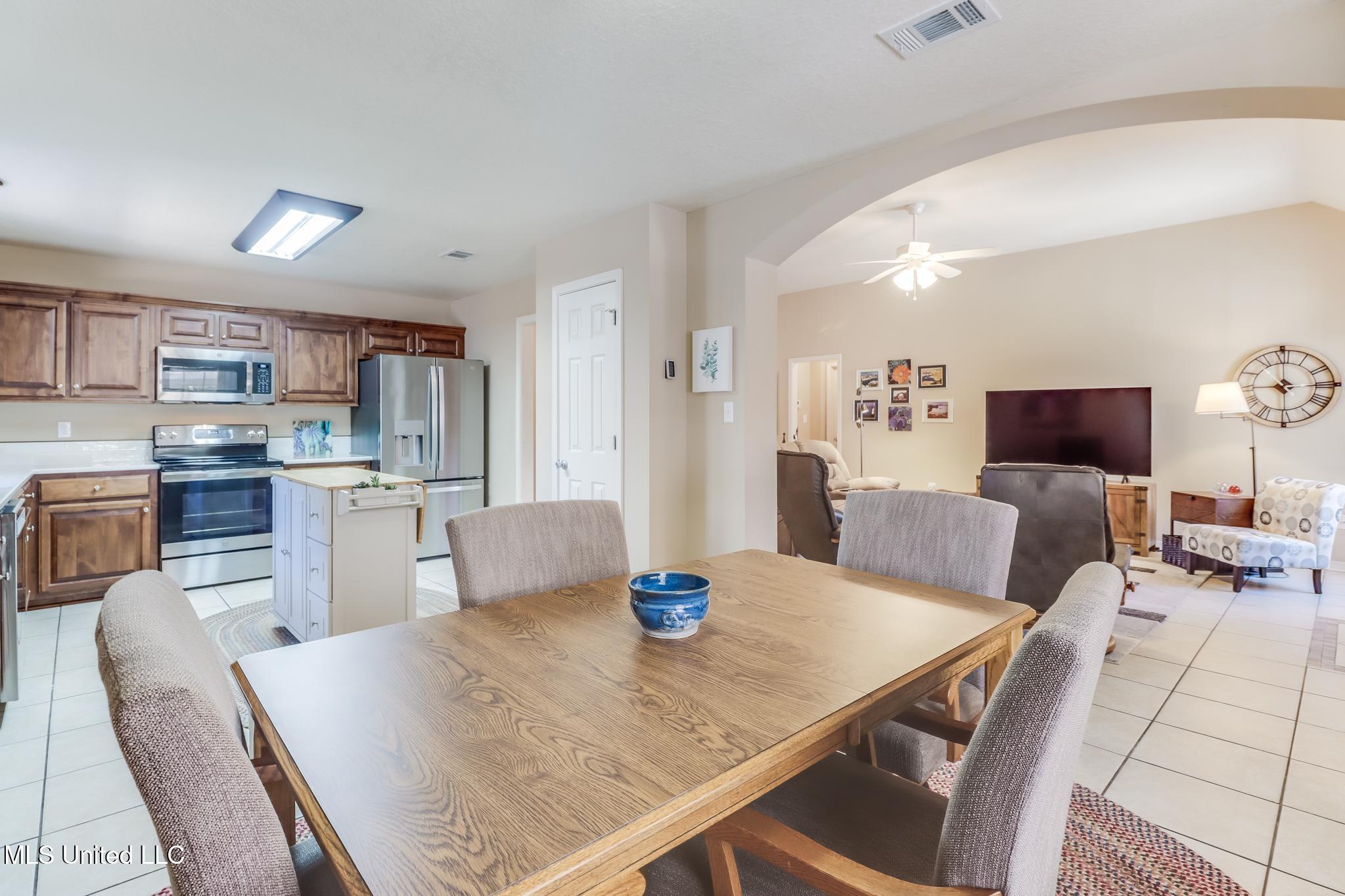 2558 Rue Palafox Biloxi, MS 39531 - Photo 6 of 26 IMG_1762