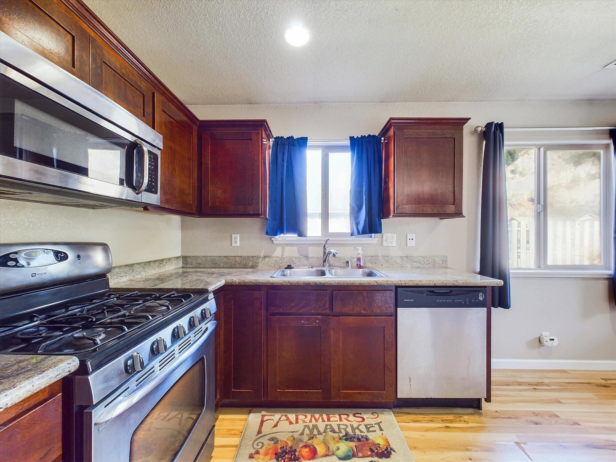 908-910 Hilda Court Rio Dell, CA 95562 - Photo 12 of 45