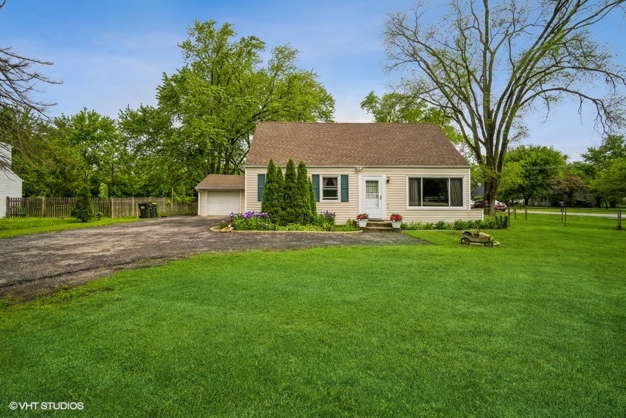 26W414 Geneva Road Carol Stream, IL 60188 - Photo 1 of 16