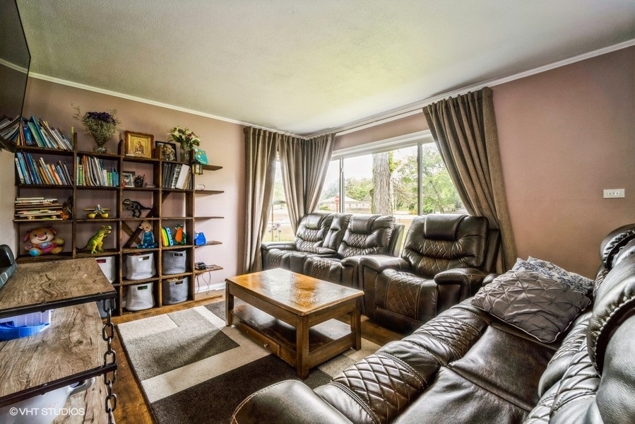 26W414 Geneva Road Carol Stream, IL 60188 - Photo 7 of 16