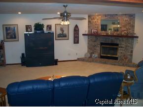 1677 Baldwin Road Jacksonville, IL 62650 - Photo 2 of 9